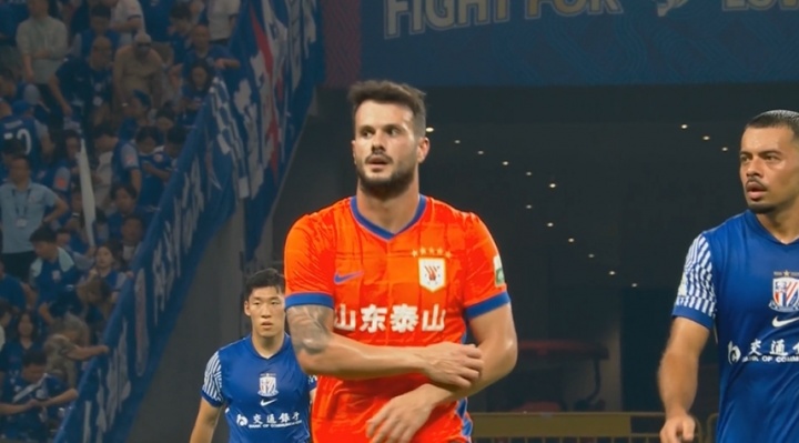 开云-该如何形容😱瓦科47天7战狂轰14球！1次大四喜2次帽子戏法！