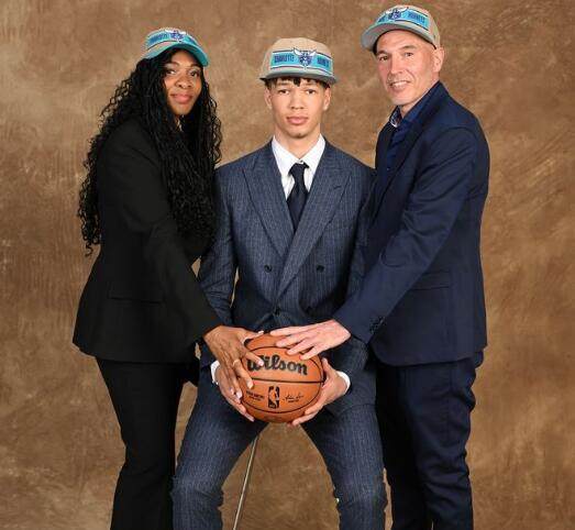 开云APP-【人物】萨隆欲当全能战士，黄蜂也打造三少看齐雷霆