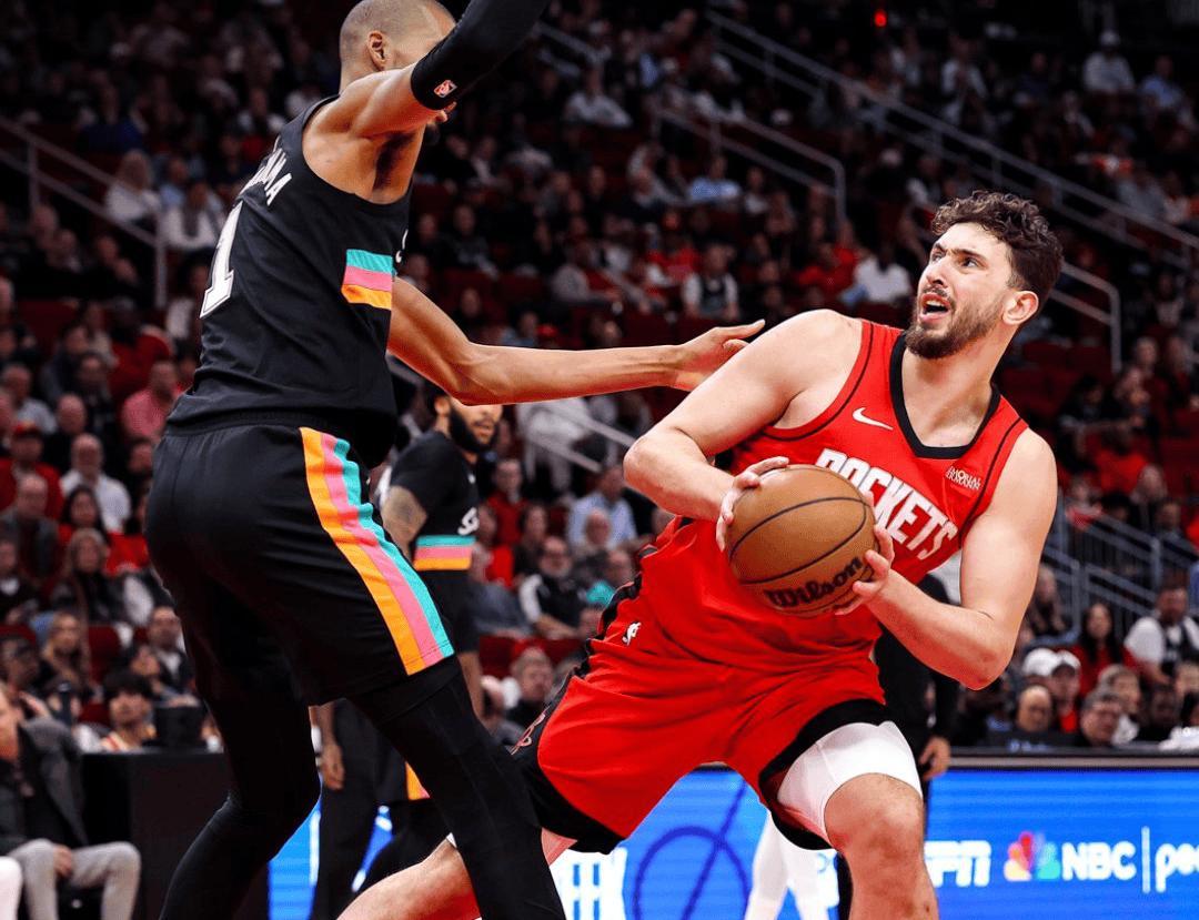 开云体育入口-1年350万底薪！却打成球队老大！NBA最可怜的超巨，你该得到尊重