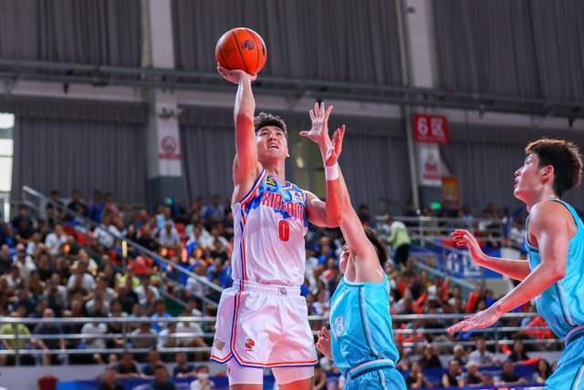 开云体育入口-冲击季后赛难了！新疆男篮三大主力连续赛季报销，格兰也无能为力