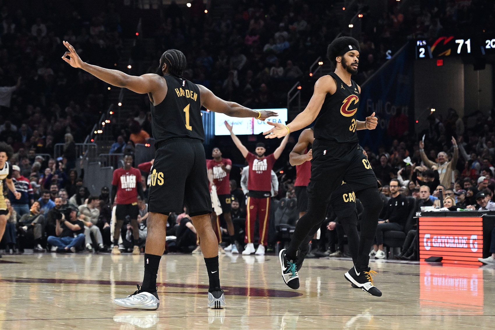 开云体育下载-厨神！哈登14助攻1/5挡拆烹满汉全席 柱石阿伦复出骑士实力提档